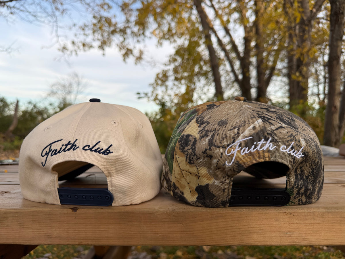 Casquette édition crème et marine Faith Club