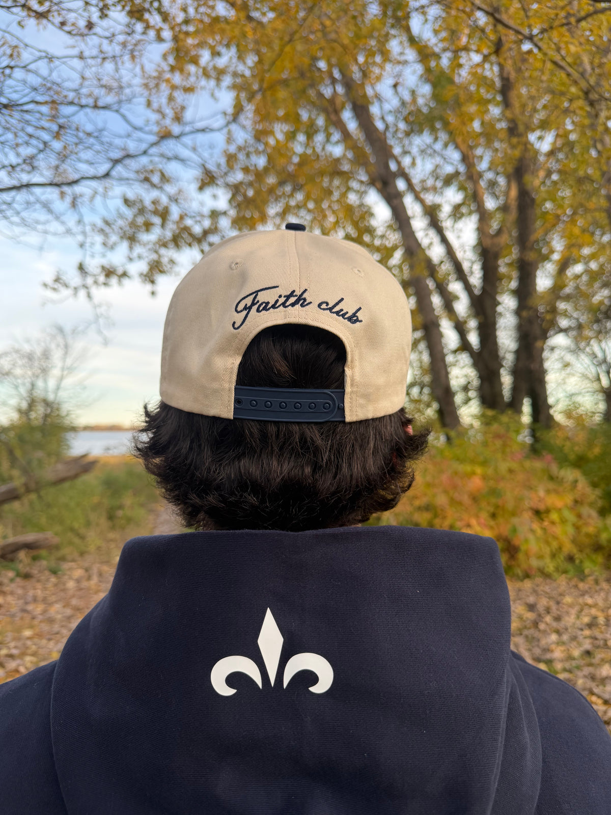 Casquette édition crème et marine Faith Club